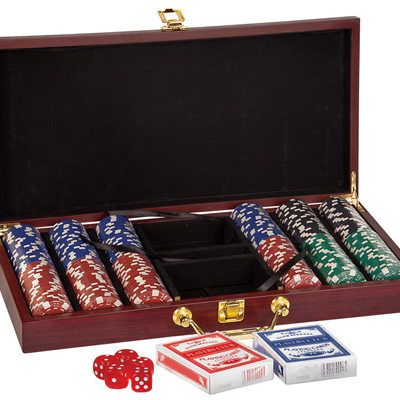 Custom engraved poker gift sets from Doug's Engraver's Den